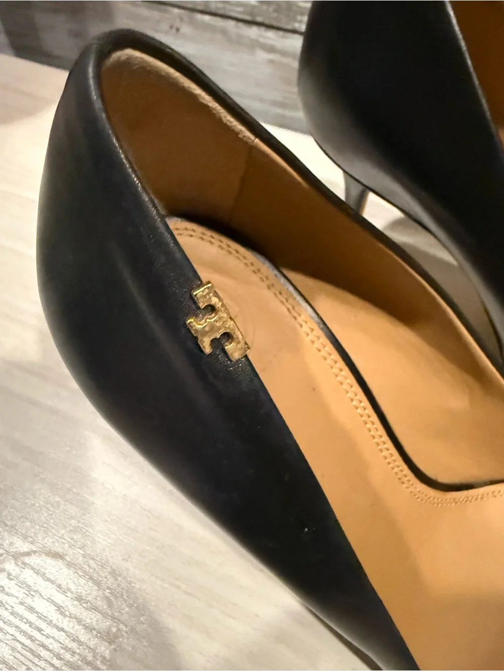 Tory Burch Black and Cream Pointed Toe Leather Pumps - Picture 4 of 8